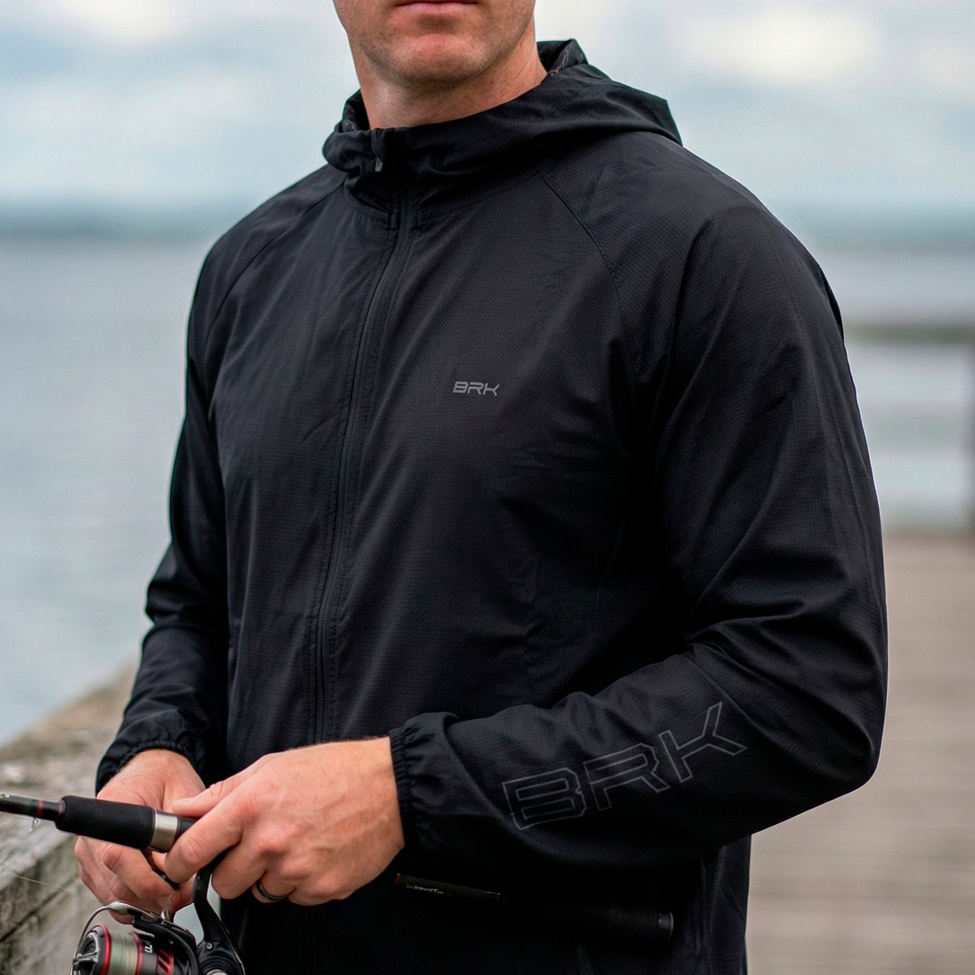 Jaqueta Corta Vento Brk Preta Repelente à Água com UV50 Brk Fishing