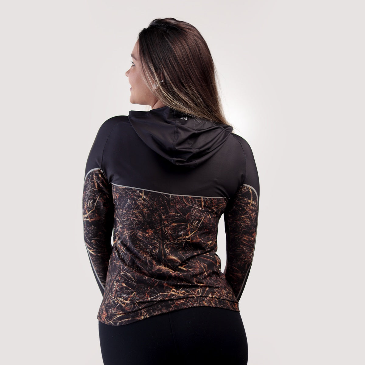 Camisa de Pesca Feminina Brk com Capuz Hybrid Black Real Tree com Proteção Solar UV50+ - Brk Fishing
