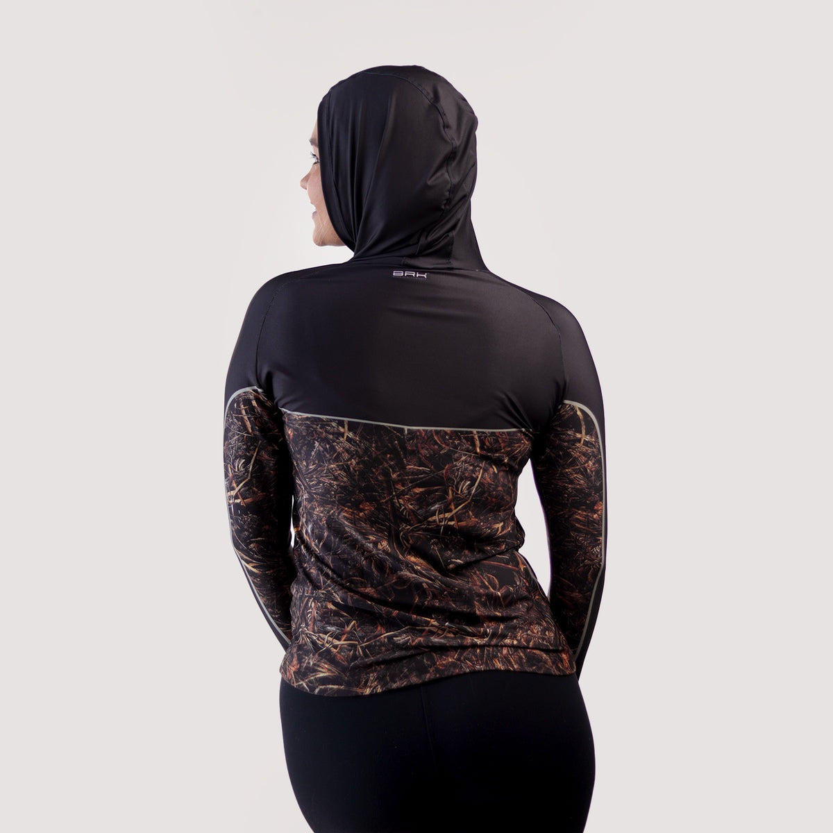 Camisa de Pesca Feminina Brk com Capuz Hybrid Black Real Tree com Proteção Solar UV50+ - Brk Fishing