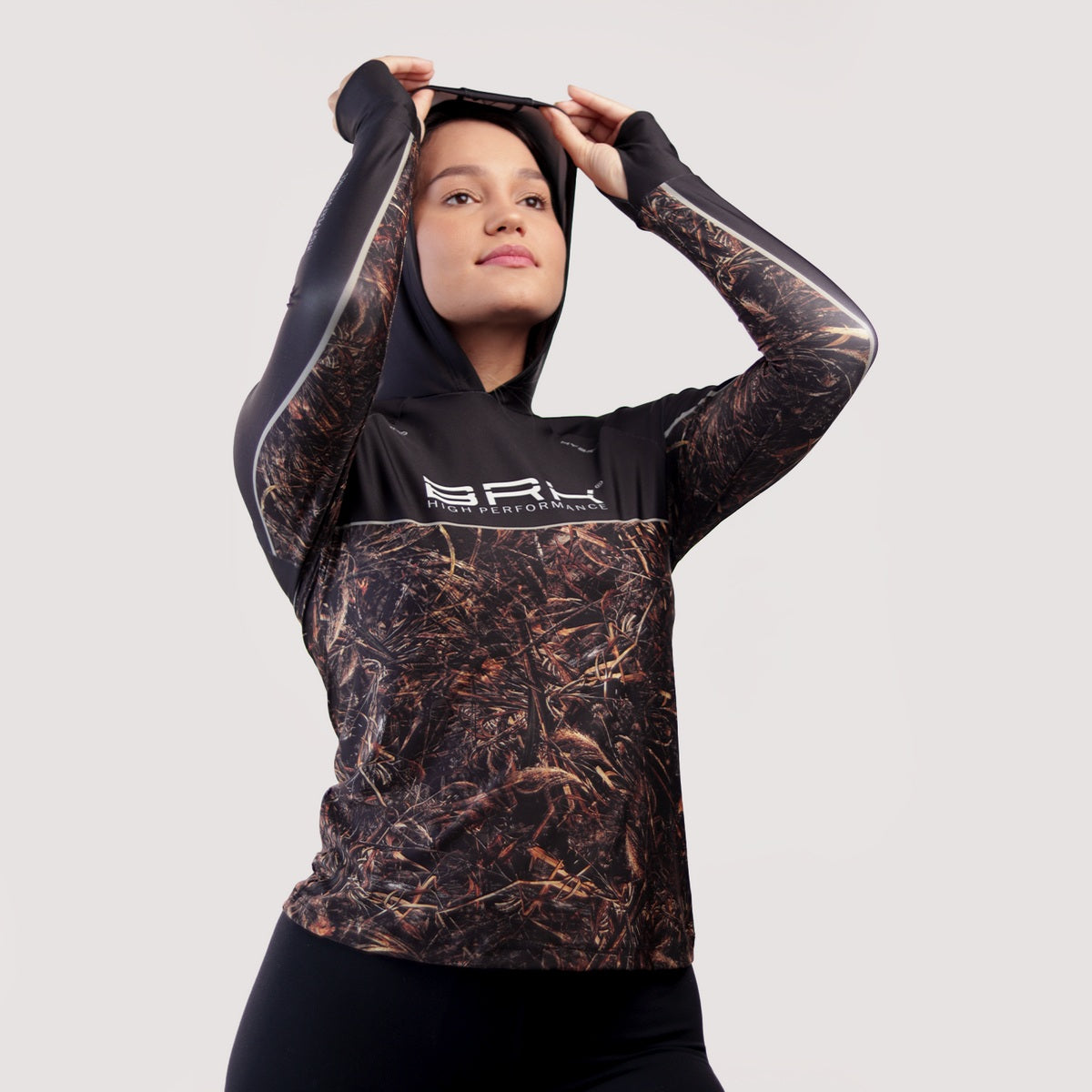 Camisa de Pesca Feminina Brk com Capuz Hybrid Black Real Tree com Proteção Solar UV50+ - Brk Fishing