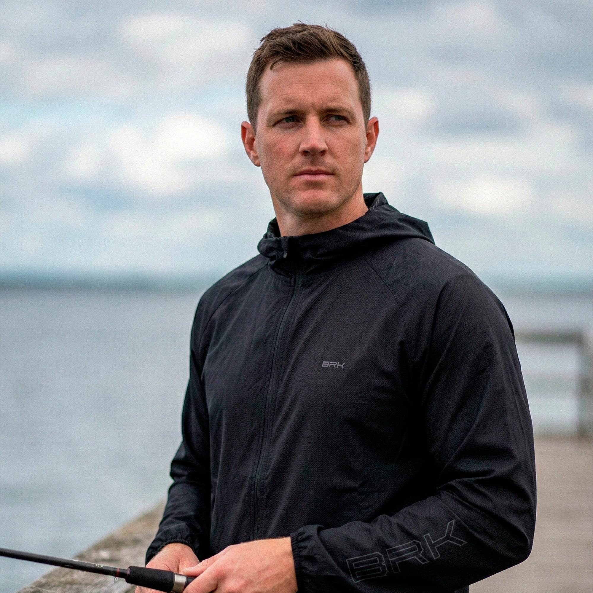 Jaqueta Corta Vento Brk Preta Repelente à Água com UV50 Brk Fishing