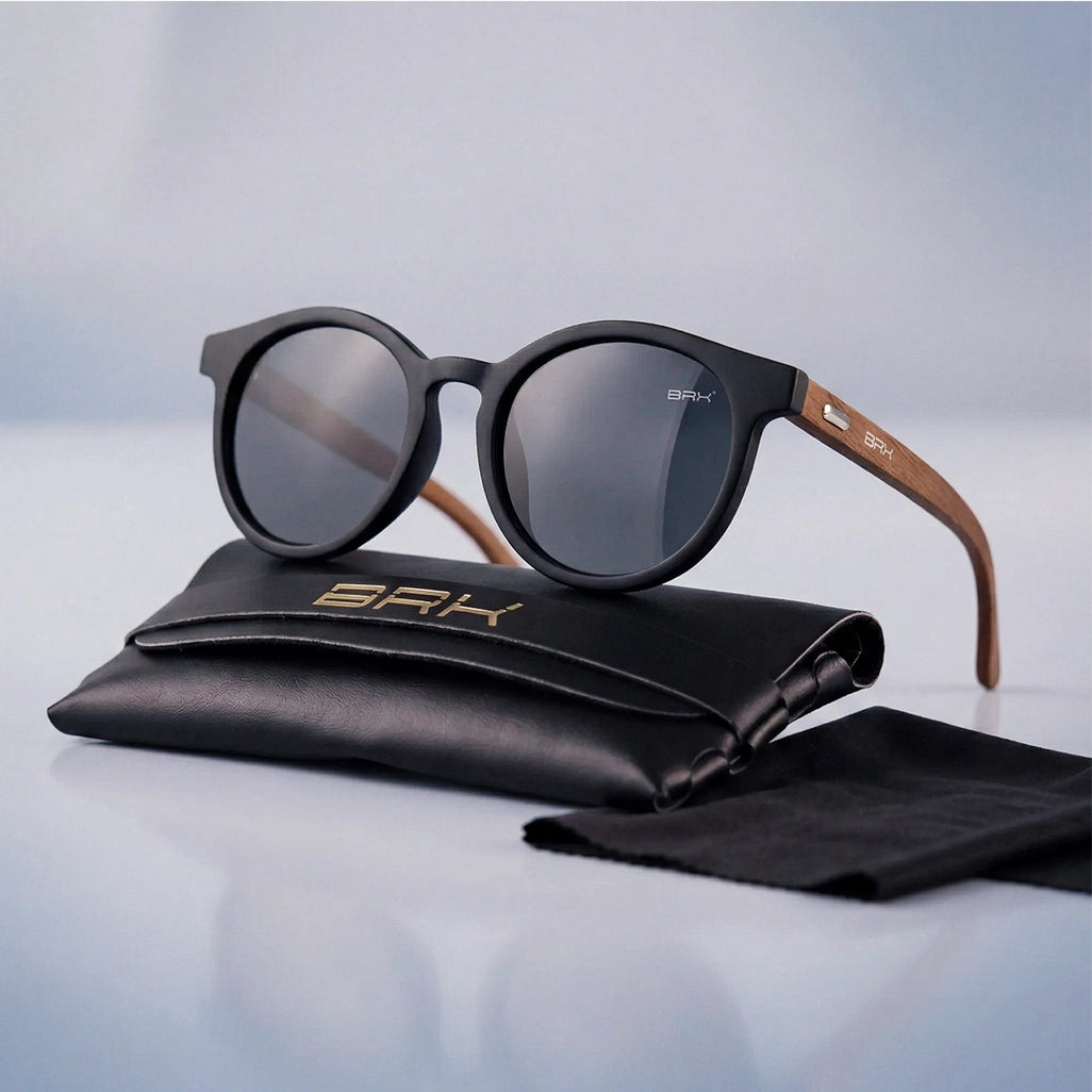 Óculos de Sol Brk Arredondado com Haste Amadeirada e Lente Polarizada Fumê UV400