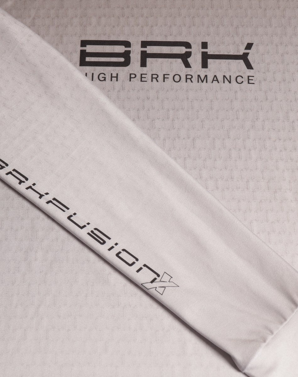 Camisa FusionX Brk Clean Branca e Cinza com Capuz e Proteção UV50+ - Brk Fishing